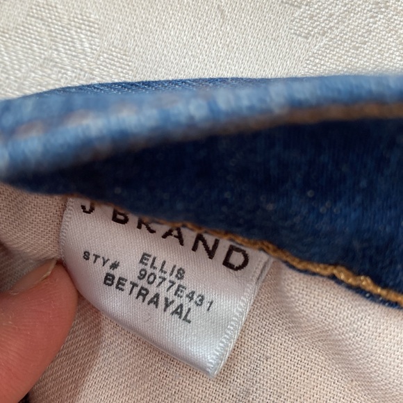 J Brand Ellis Jeans Betrayal 26 - Picture 4 of 8